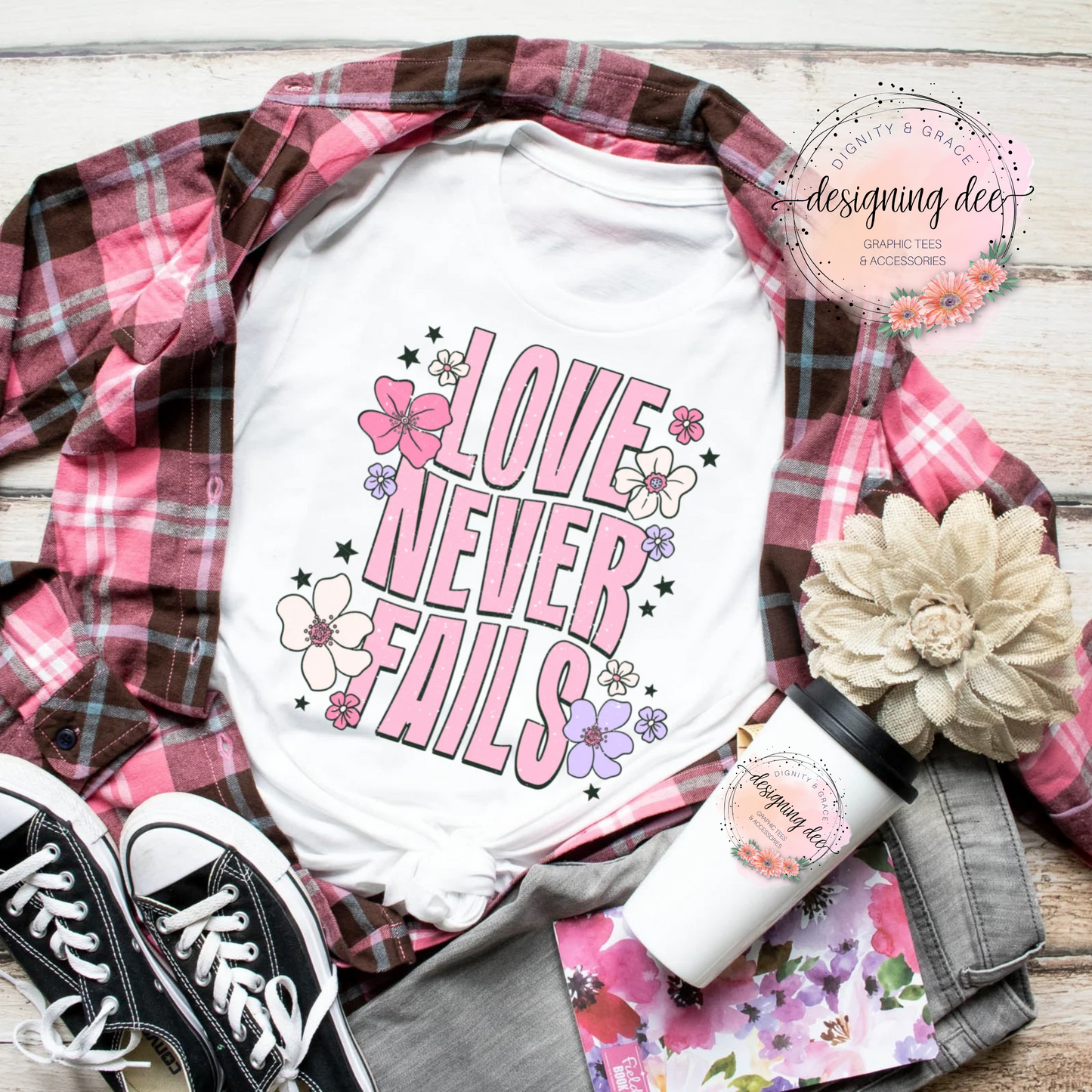 Love Never Fails Women's Graphic T-Shirt